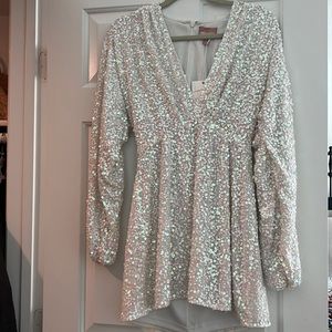Purchased for wedding events and never ended up wearing it. Super cute!!